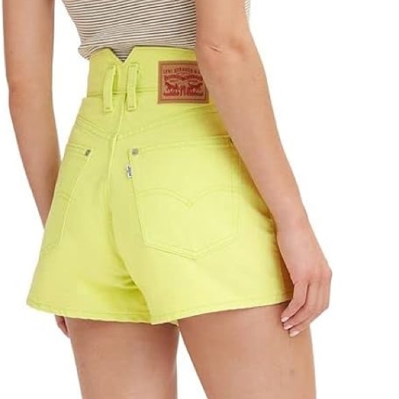 NWT Levi’s High Waisted Mom Shorts - Picture 3 of 14